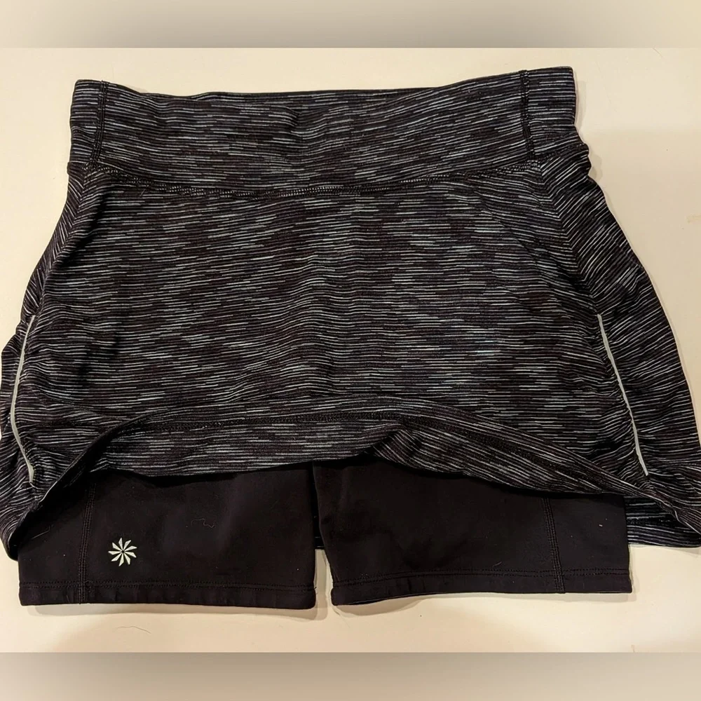 Atheta Women’s Skort  Size Small Black with grayish white design